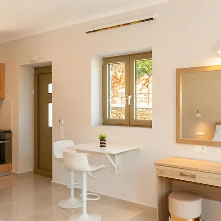 Milos Mountain - Nikitas