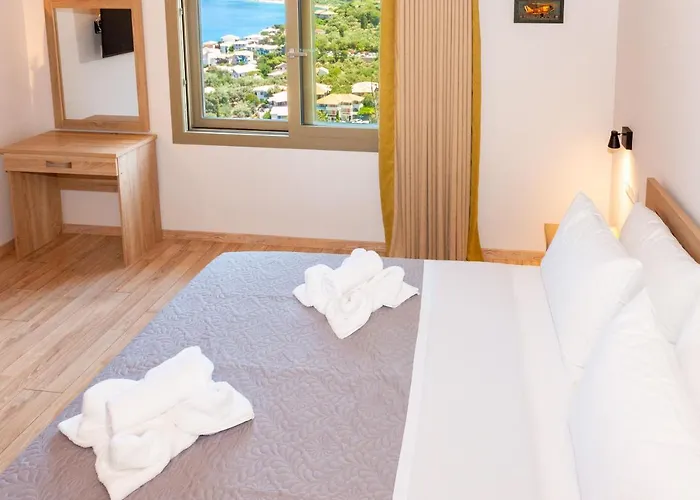 Milos Mountain - Nikitas