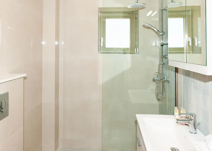 Milos Mountain - Nikitas Daire