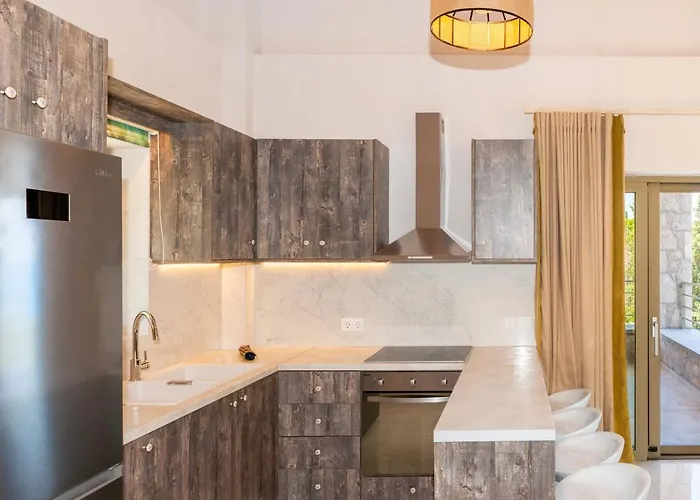 Milos Mountain - Nikitas Daire *