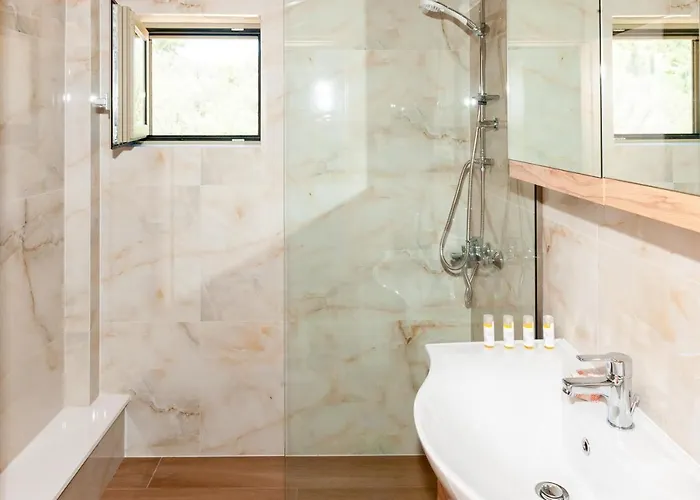 Milos Mountain - Nikitas Daire Áyios Nikítas