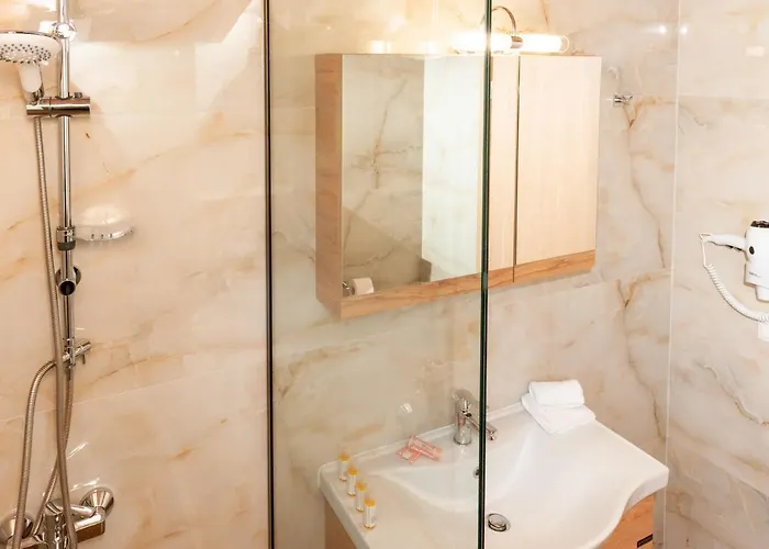 Milos Mountain - Nikitas Daire Áyios Nikítas