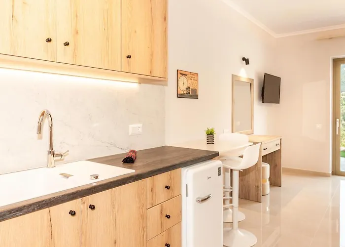 Milos Mountain - Nikitas * Áyios Nikítas